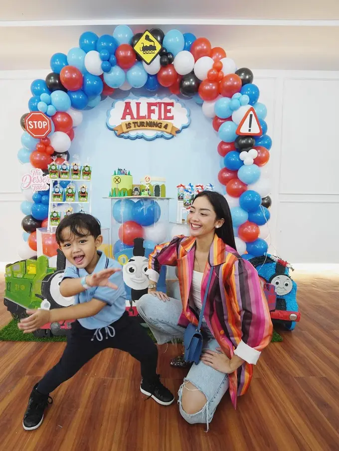 Ririn Dwi Ariyanti rayakan ulang tahun anak ketiga tanpa kehadiran Aldi Bragi