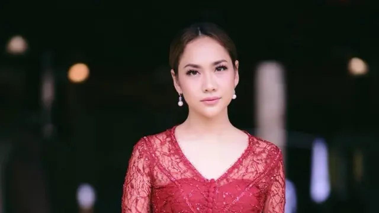 Model Kebaya Modern Pilihan BCL, Inspirasi Gaya Wanita Anggun dan Berkelas di Usia 40an