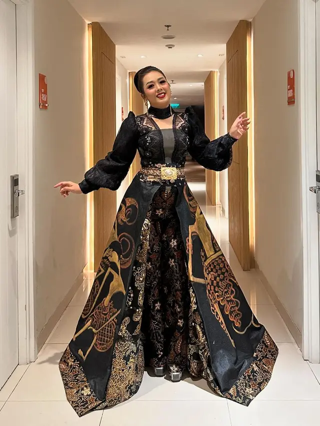 Tampil Unik dengan Kebaya Model Outer, Ini Inspirasinya dari Soimah