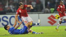 Di fase grup Piala AFF, Timnas Indonesia total 5 kali menghadapi Thailand di edisi 1998, 2000, 2010, 2016 dan edisi 2018. Hasilnya, Timnas Garuda menang 1 kali dan kalah 4 kali. Kemenangan dengan skor 2-1 diperoleh pada matchday ke-3 Piala AFF 2010. (AFP/Adek Berry)