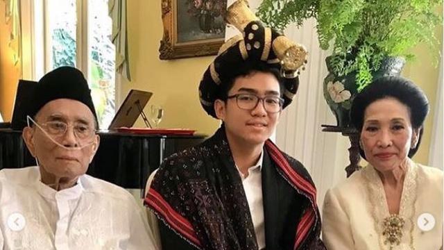 Arifin M. Siregar bersama istri, dan anak Moza Pramita (Foto: Instagram/@mozapramita)