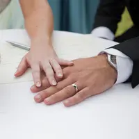 Apakah keuntungan dari adanya situs Nikahsirri.com? (Ilustrasi: thespruce.com)