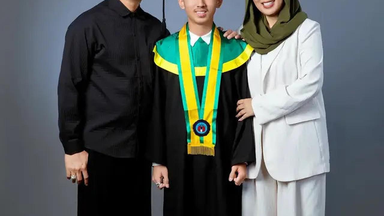 8 Inspirasi Blazer ala Soimah, Tampil Powerful dan Artistik