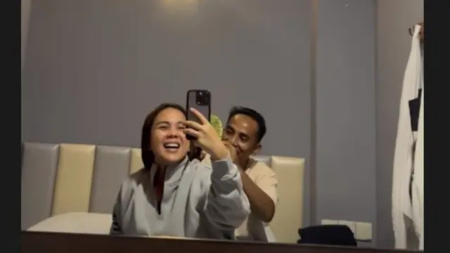 Suami Bikin Kaus Rincian Biaya Temani Istri Nonton Konser Taylor Swift di Singapura, Termasuk Nginap di Hotel Mahal Mirip Kamar Kos. foto: Instagram @ulfamerdeka