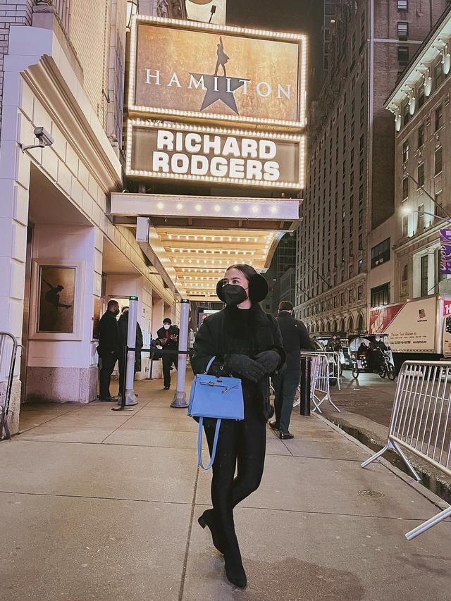 Prilly Latuconsina liburan tahun baru 2022 di New York City (Foto: Instagram/prillylatuconsina96)