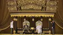 Raja Malaysia Abdullah Ri'ayatuddin Al-Mustafa Billah Shah (dua kiri) dan Ratu Tunku Azizah (dua kanan) saat penobatan kerajaan di Istana Nasional, Kuala Lumpur, Selasa (30/7/2019). Abdullah Ri'ayatuddin Al-Mustafa Billah Shah resmi menjadi raja ke-16 Malaysia. (Malaysia Information Ministry via AP)