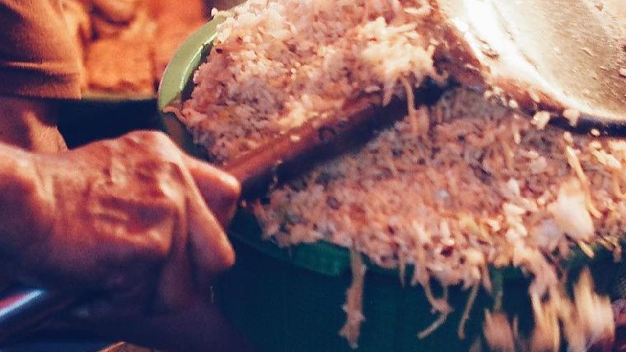 Mencicipi Sego Resek, Nasi Goreng Legendaris Khas Malang Sejak 1959