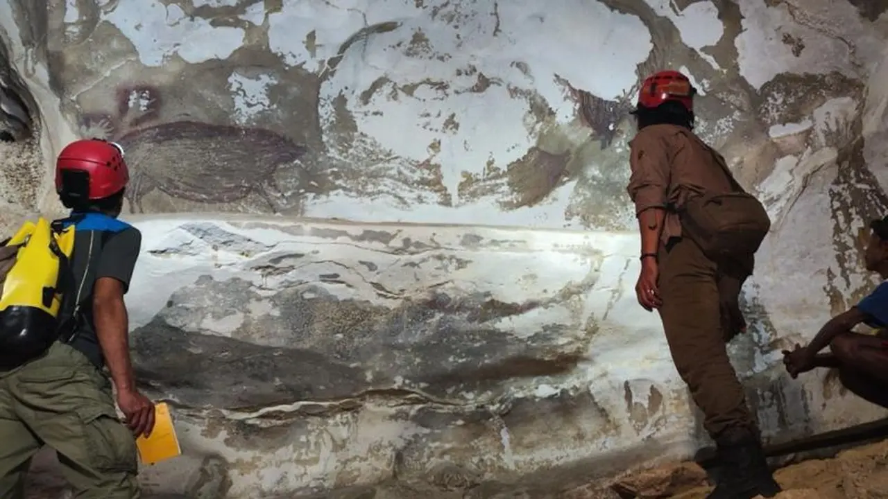 Gambar rock art atau lukisan figuratif seni cadas tertua diperkirakan berusia 67.800 tahun usai ditemukan di situs Liang Metanduno, Pulau Muna, Desa Liangkobori, Kecamatan Lohia, Kabupaten Muna, Sulawesi Tenggara. (Dokumentasi BRIN)
