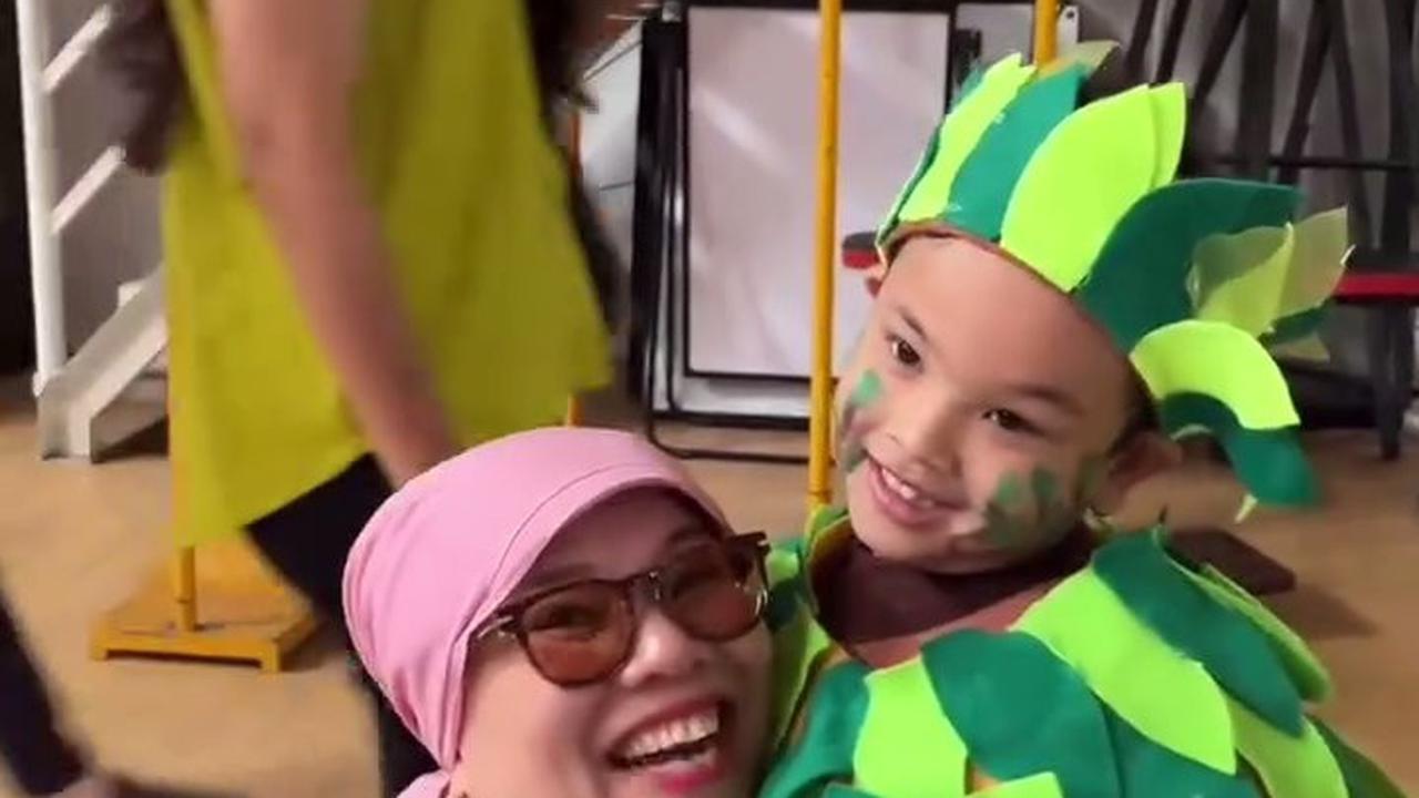 Jadi Pohon, 7 Potret Gala Sky Pentas di Sekolah Pertama Kali, Bikin Bangga Oma dan Opa