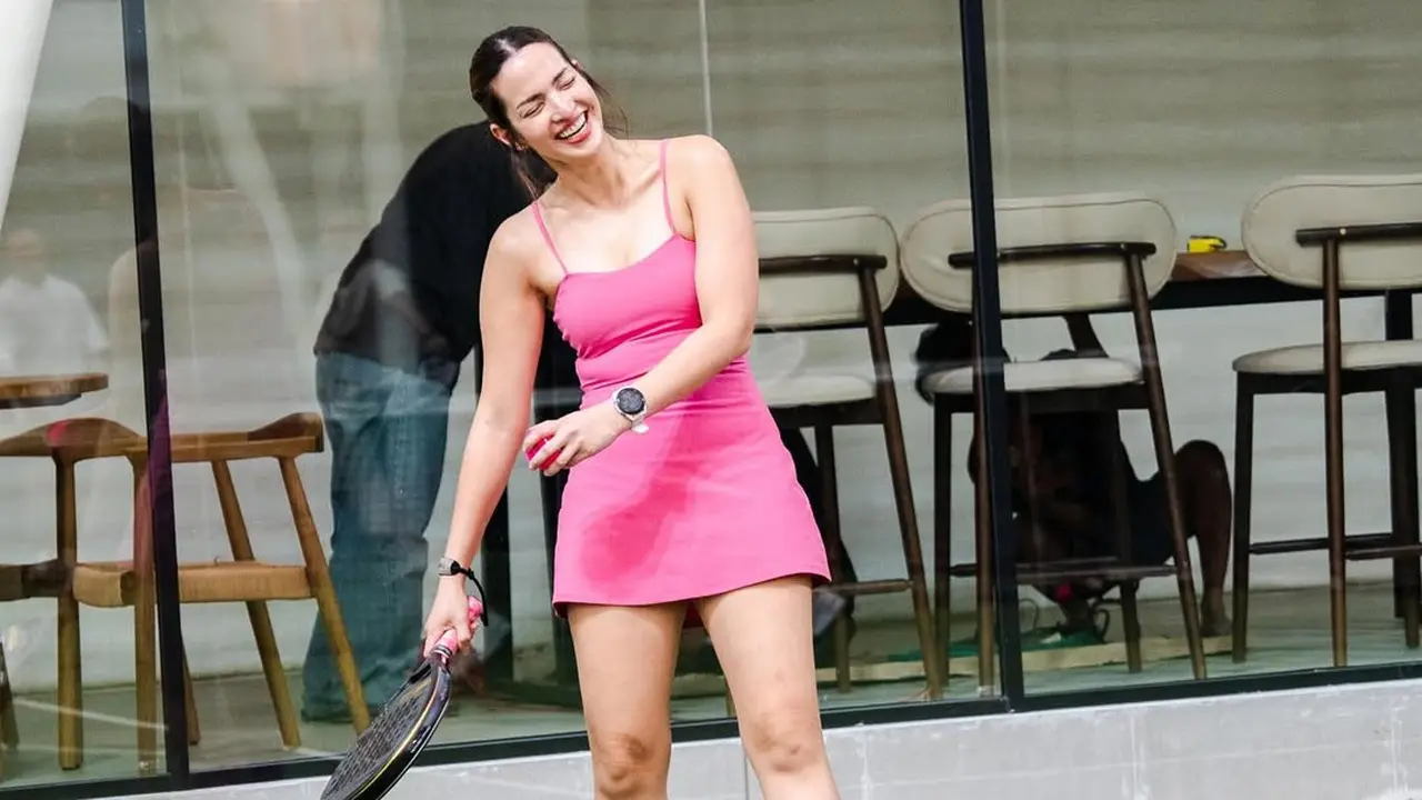 Gaya Nia Ramadhani saat Main Padel (Instagram/@ramadhaniabakrie)