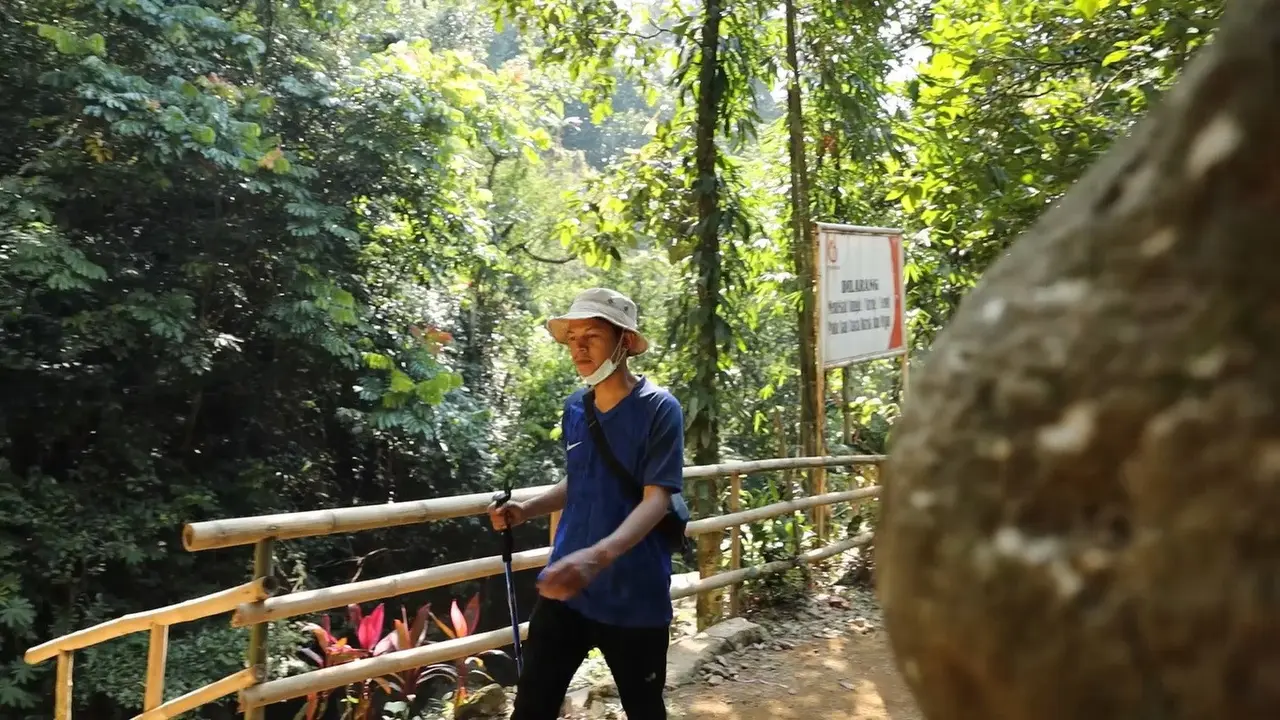 Pemandu Wisata Abdul Huzaz