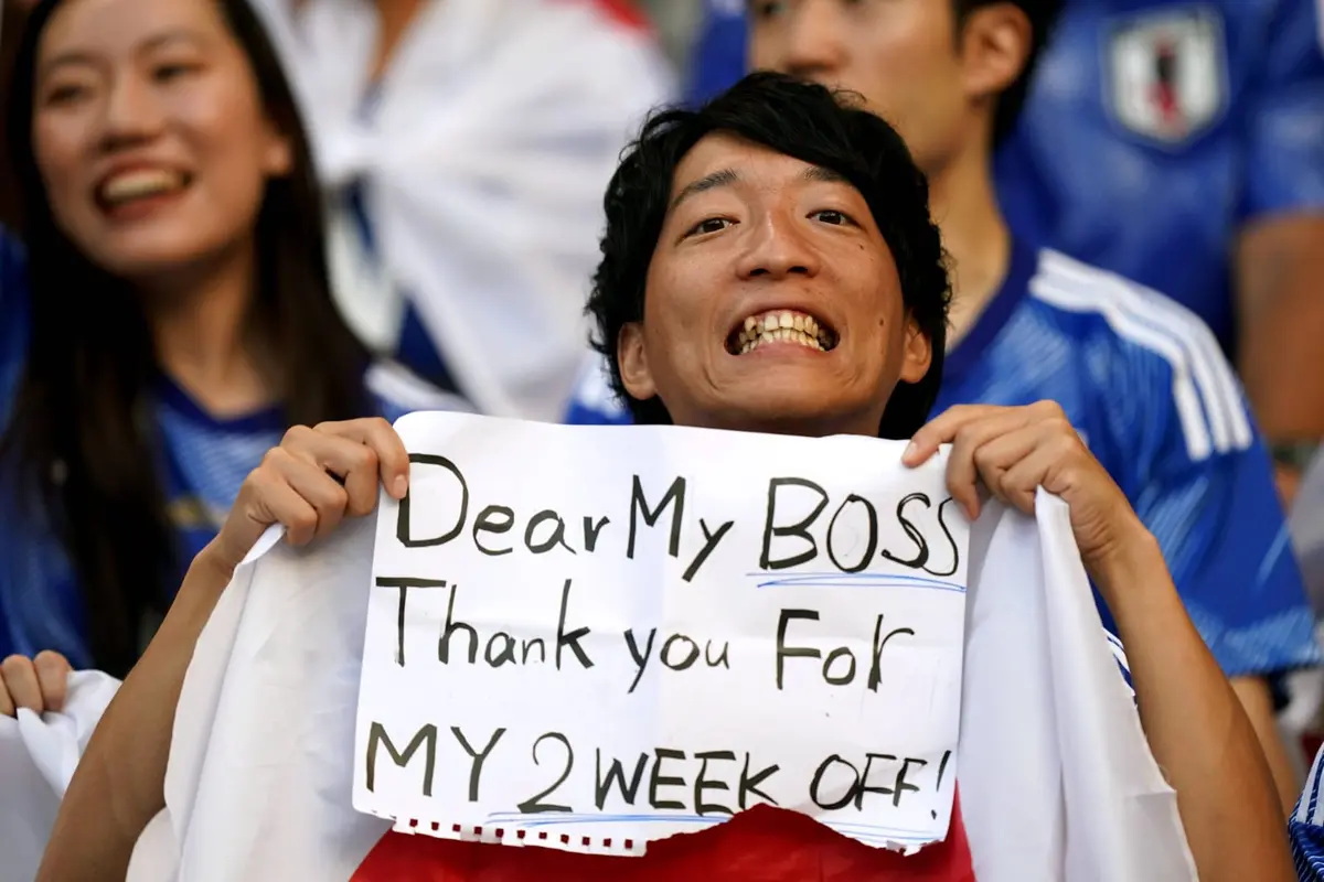 Suporter Jepang ini Viral Setelah Memberi Pesan untuk Bosnya saat Piala Dunia 2022