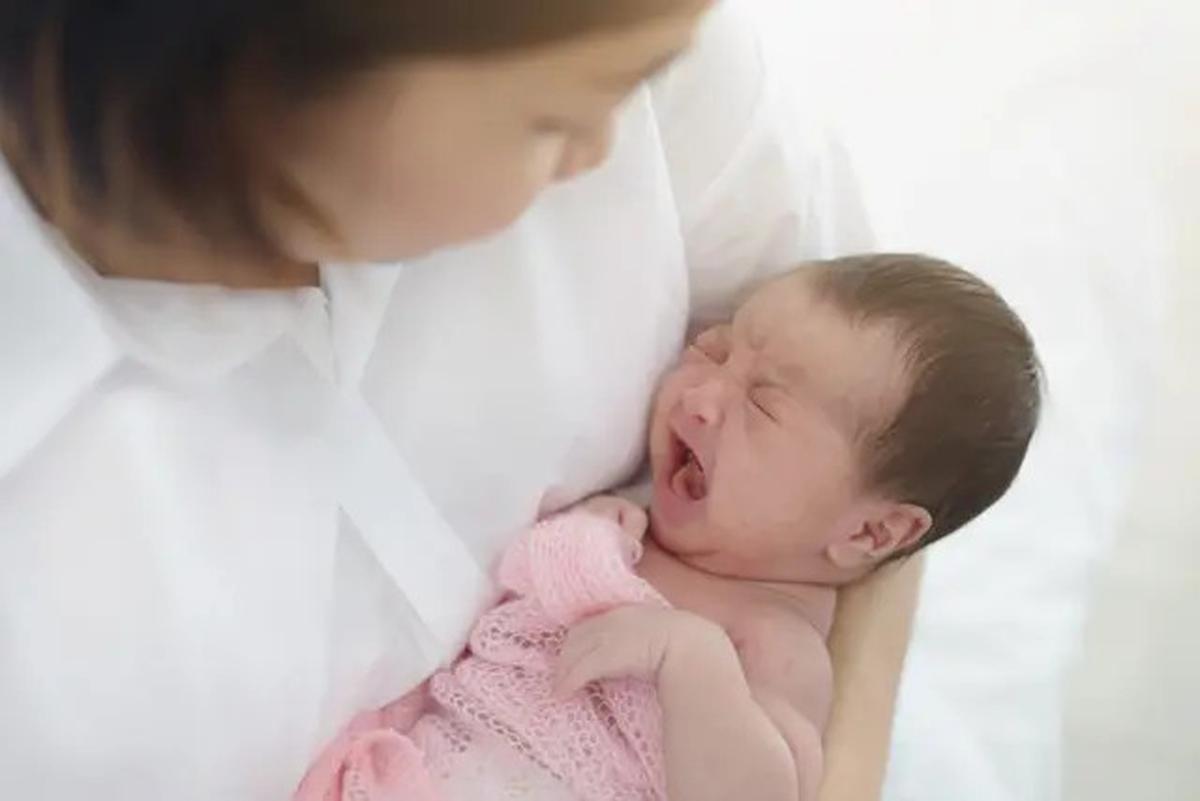 Tak Cuma Dirasakan para Ibu, Intip 7 Gejala Baby Blues pada Ayah dan Cara Menghadapinya
