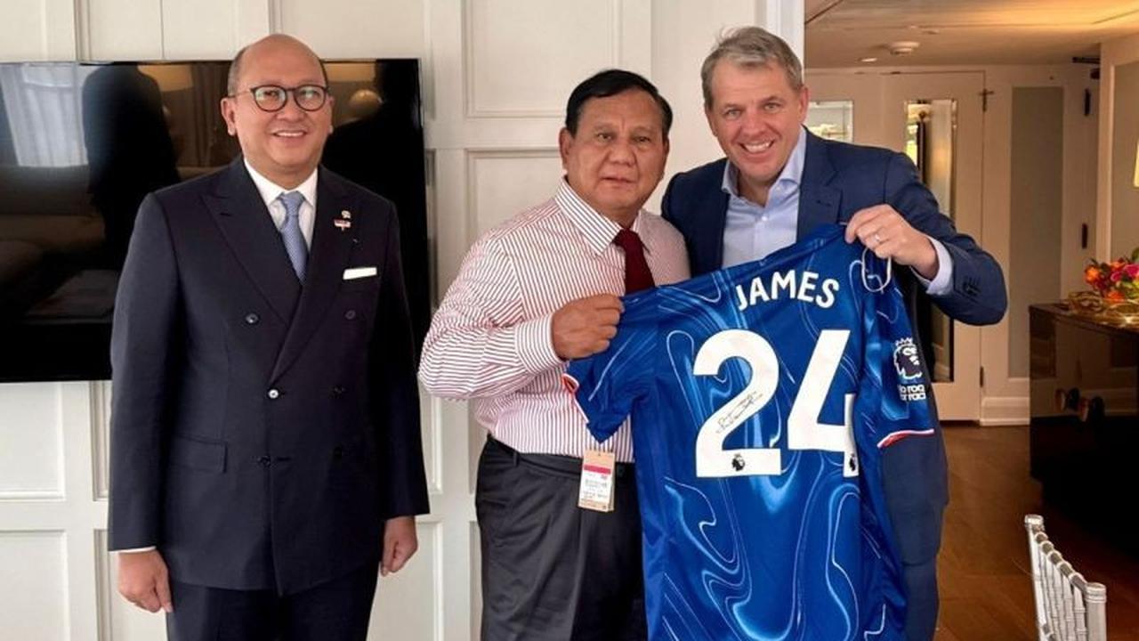 Prabowo Terima Jersey Chelsea dari Todd Boehly, Sinyal Kerja Sama Olahraga Indonesia?