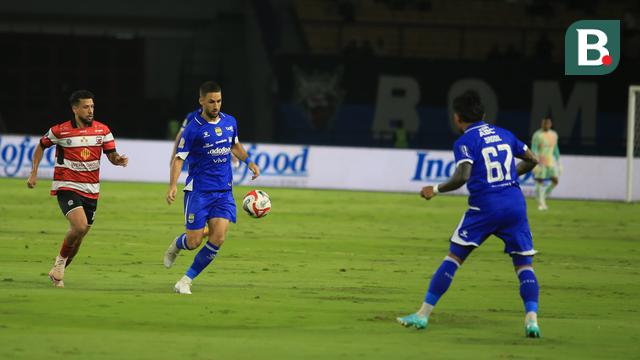 Persib Bandung Vs Madura United.