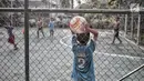 Anak-anak bermain sepak bola di RPTRA Taman Kenanga, Jakarta, Selasa (28/9). Di mana taman tersebut akan dibangun di Jakarta Utara, Barat dan Pusat. Di mana empat RPTRA di Jakpus, lima di Jakut, dan dua di Jakarta Barat. (Liputan6.com/Faizal Fanani)