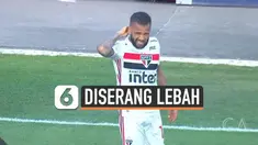 Semuanya bermula saat Dani Alves yang kini berkostum Sao Paulo hendak mengambil tendangan penjuru pada laga melawan Fortaleza, Minggu lalu. Tiba-tiba Alves berteriak kesakitan sembari memegangi bagian tengkuknya yang disengat lebah.
