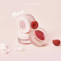 Lip pot dengan tekstur yang meleleh di kulit, menciptakan efek blur yang cerah pada bibir.