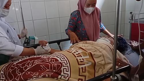 Korban yg ditabrak Kadis DPMPTSP Pandeglang mendapat perawatan medis di RSUD Berkah Pandeglang