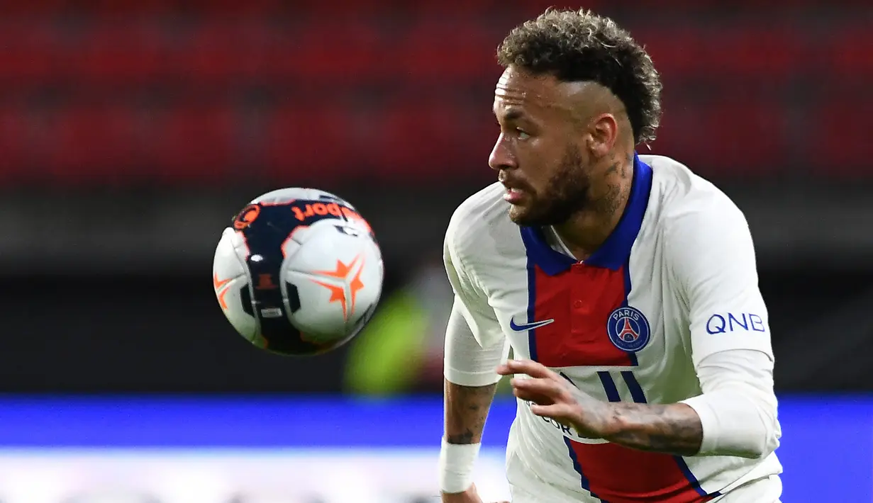 Neymar Jr. Ia bukan hanya berpredikat pemain Brasil termahal, namun sekaligus pemain termahal di dunia. Harganya mencapai 222 juta euro saat didatangkan PSG dari Barcelona pada awal musim 2017/2018. Hingga kini telah tampil dalam 116 laga dengan torehan 87 gol dan 52 assist. (Foto: AFP/Fred Tanneau)