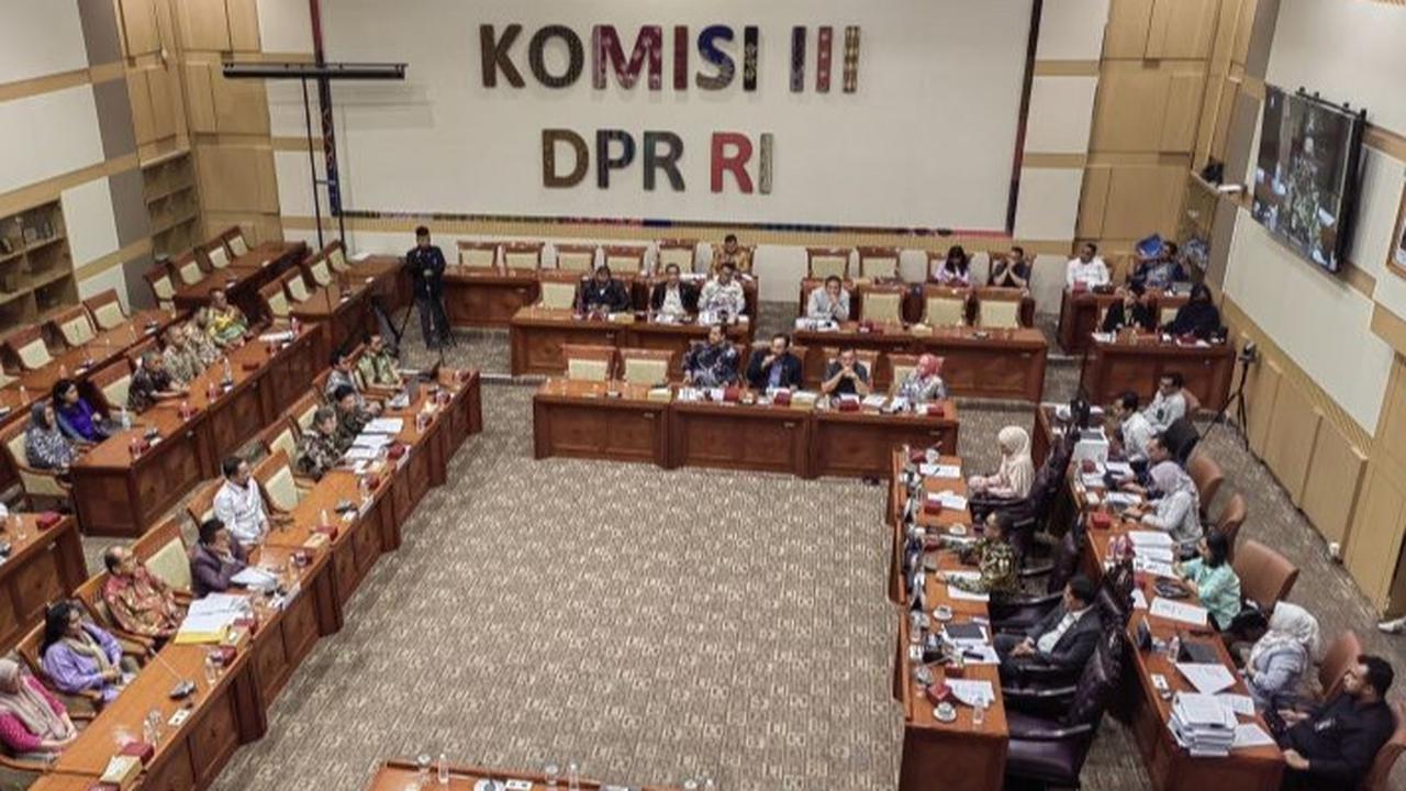 VIDEO:  Komisi II Blak-blakan Pengusul Solo Berubah Menjadi Daerah Istimewa "Saya Pastikan itu Bukan ..."
