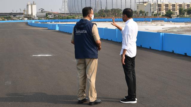 Kemesraan Presiden Jokowi dan Anies Baswedan Saat Tinjau Lintasan Sirkuit Formula E