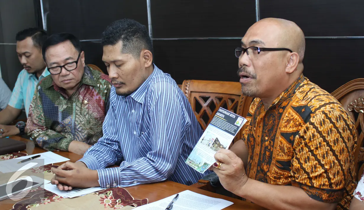 Komnas HAM menggelar konferensi pers terkait penggusuran Kampung Pulo di Kantor Komnas HAM, Jakarta, Senin (24/8/2015). Komnas HAM mengkritik Pemprov DKI Jakarta atas kebijakan tata kota normalisasi Kali Ciliwung. (Liputan6.com/ Gempur Muhammad Surya)