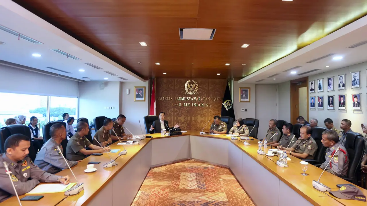 Wakil Ketua MPR RI dari Partai Demokrat Edhie Baskoro Yudhoyono (Ibas) saat Audiensi Kebangsaan dengan topik “Perkuat LinMas, Lindungi Bangsa” di Gedung MPR RI, Senin (14/4/25) (Tim Humas Partai Demokrat)