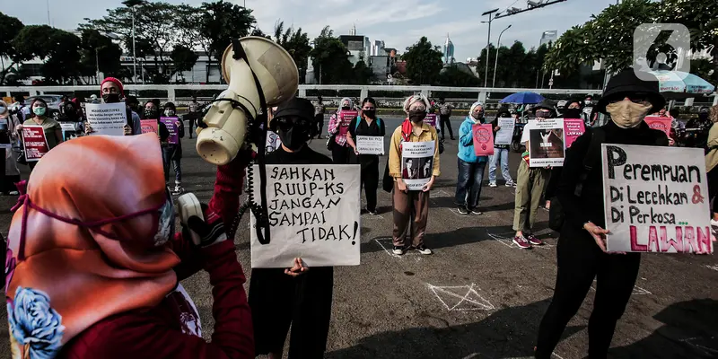 Desak Sahkan RUU PKS, Para Perempuan Geruduk Gedung DPR