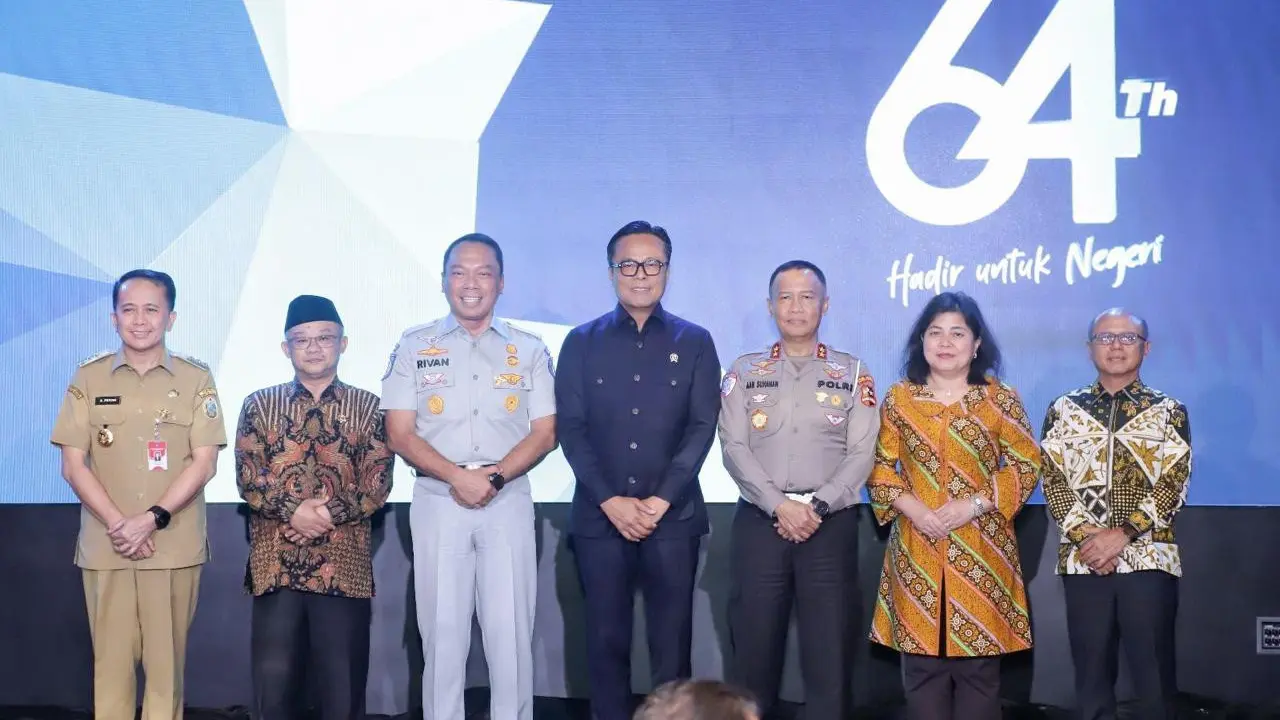 Wakil Menteri Badan Usaha Milik Negara (Wamen BUMN), Dony Oskaria (tengah), dalam kegiatan HUT ke-64 Jasa Raharja yang berlangsung di Jakarta, Rabu (8/1/2025) (Istimewa)