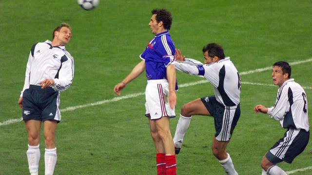 FOTO: 8 Pesepak Bola Dengan Style Kaos Kaki Rendahnya