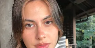 Valerie Thomas kerap tampil memukau walau terlihat tanpa makeup. [Foto: Instagram/ Valerie Thomas]
