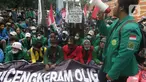 Sejumlah mahasiswa yang tergabung dalam Front Millenial Jabodetabek melakukan aksi unjuk rasa di Jalan Kuningan Persada sekitar Gedung KPK, Jakarta, Kamis (9/12/2021). Aksi mereka untuk memperingati Hakordia 2021 dengan menyuarakan keprihatinan atas lemahnya KPK. (Liputan6.com/Helmi Fithriansyah)
