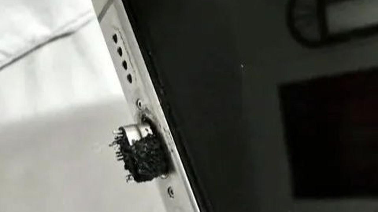 <b>iPhone 15</b>