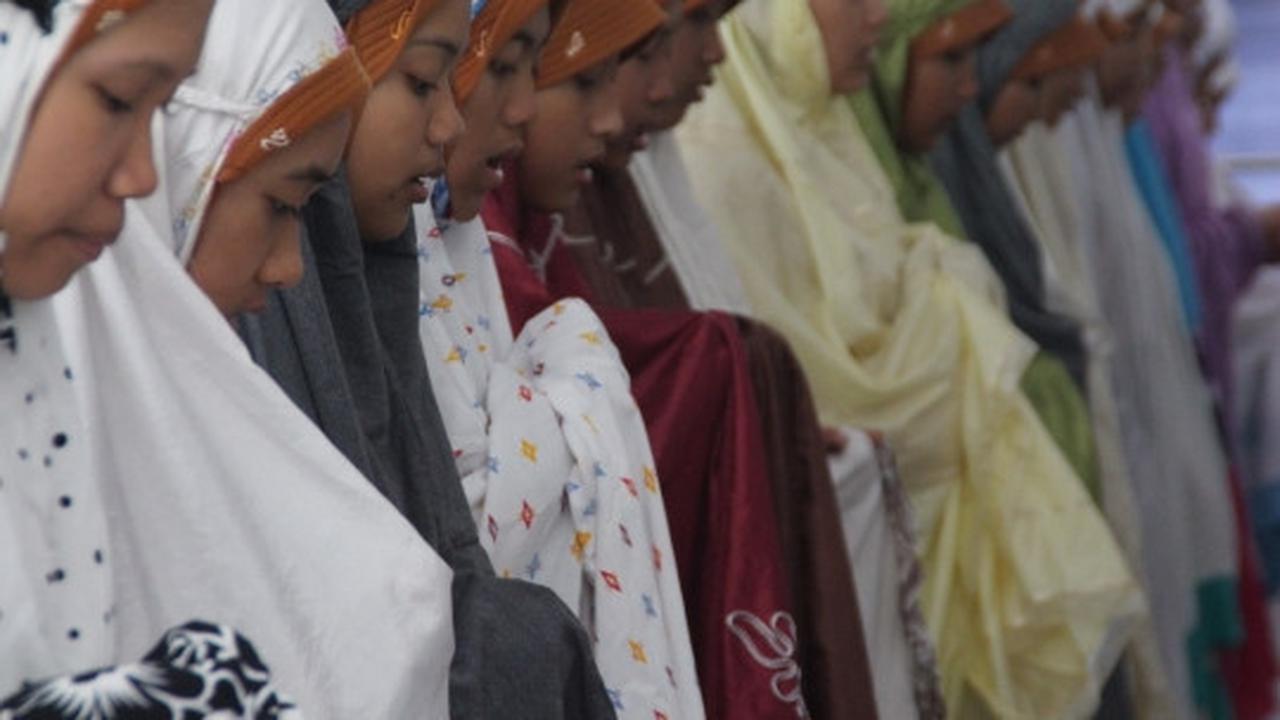 Ratusan pelajar Kediri gelar salat gaib untuk korban tragedi Mina
