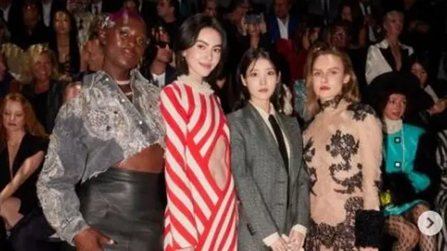 IU Tampil Bergaya Bos Saat Tonton Show Gucci di Milan Fashion Week 2023