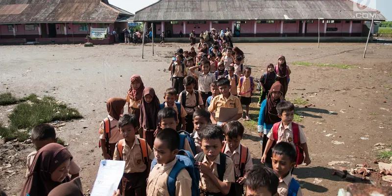 Kondisi Bangunan Sekolah di Muara Gembong usai Banjir Rob