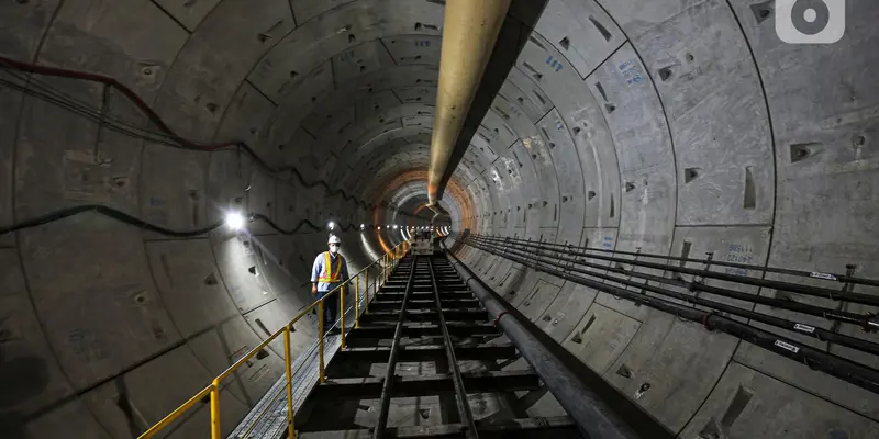 Melihat Progres Pembangunan MRT Fase 2 di Monas