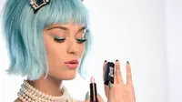 Katy Perry meluncurkan beberapa makeup terbaru yang terinspirasi dari Mermaid.