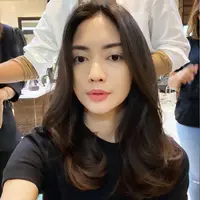 Gaya rambut terbaru Ririn Dwi Aryanti yang memiliki layer serta warna kecokelatan yang membuatnya semakin cerah dan segar (Foto: Instagram @ririndwiaryanti)