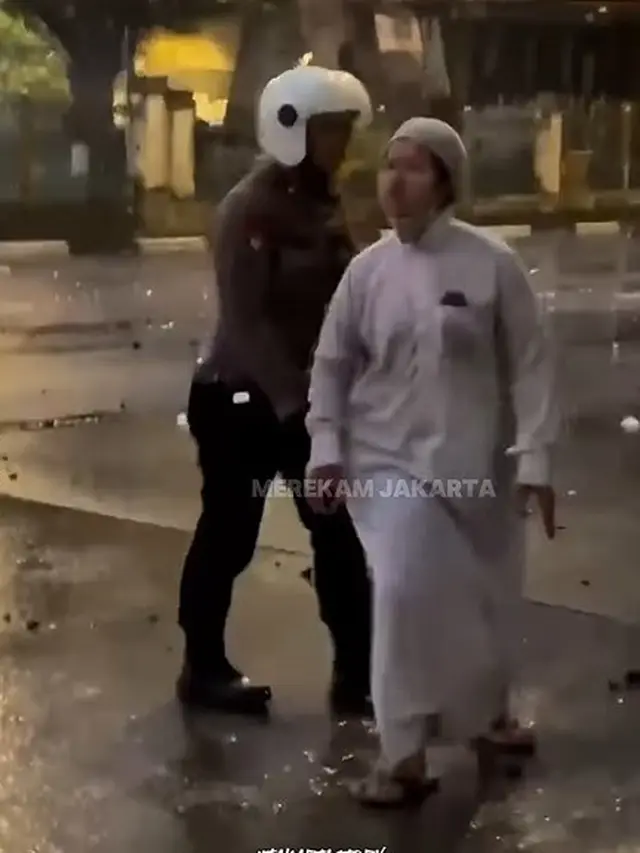 Badru bocah yang viral di tengah ricuh demo gedung DPR