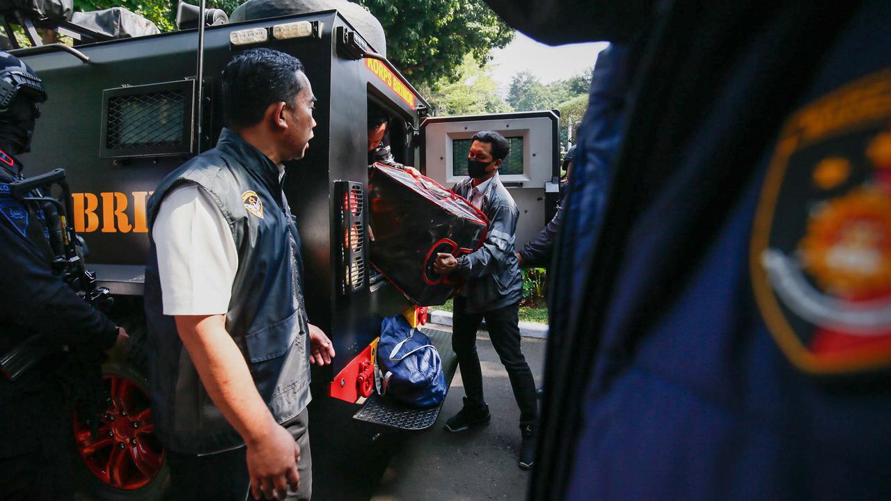 Barang Bukti Penggeledahan Rumah Mewah Sentul Dibawa ke Polda Metro Jaya