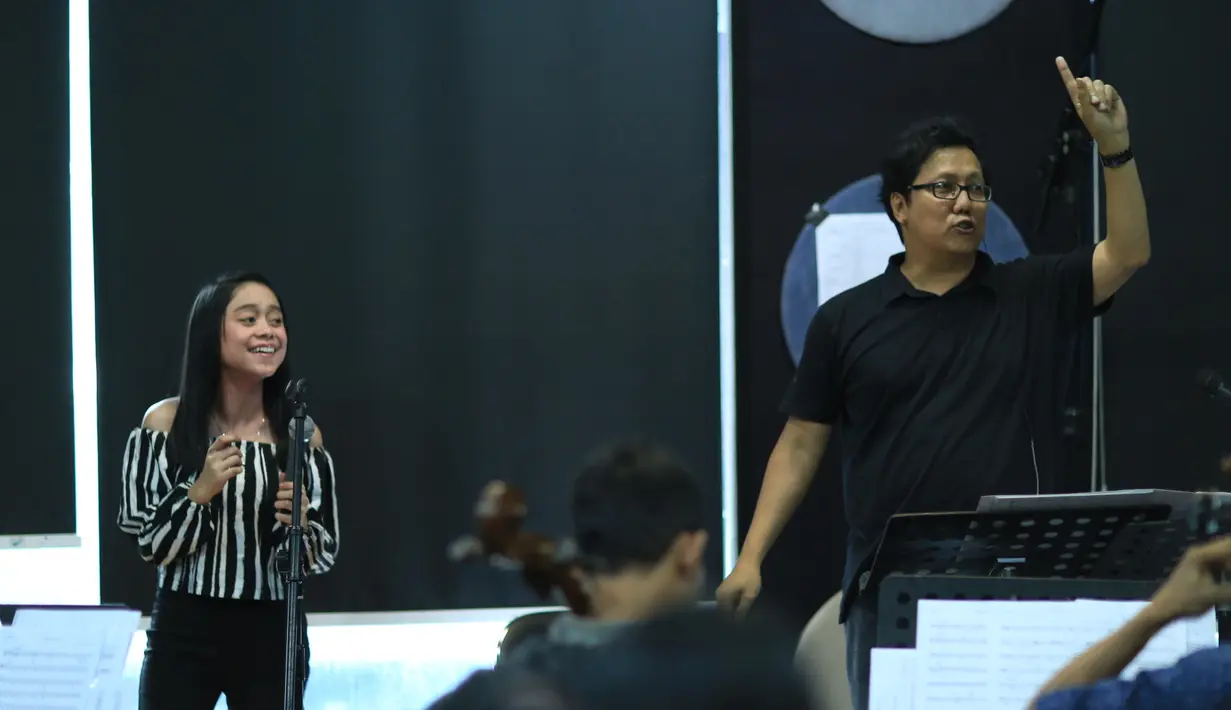 "Yang spesial, ada satu segmen yaitu penayangan before afternya Dede, perjalanan karir sebelum diangkat ama Indosiar. Ada VT juga, rumah sekarang ama yang di kampung," kata Lesti. (Adrian Putra/Bintang.com)