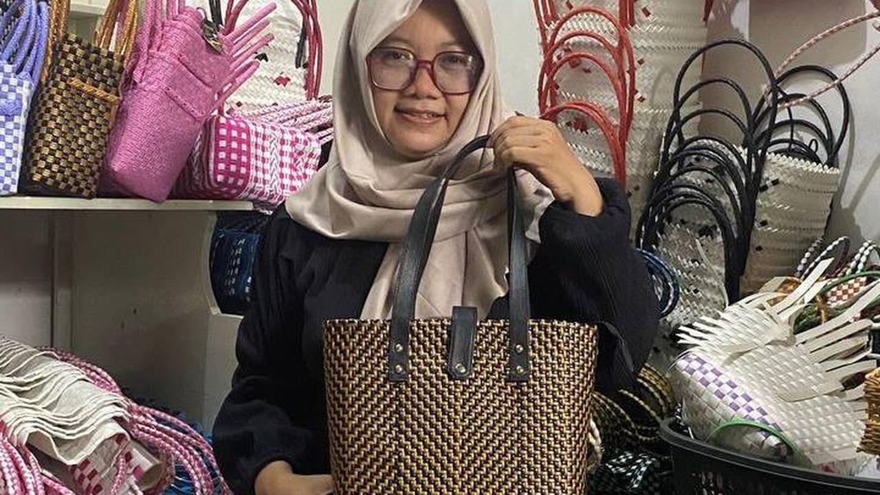 Pernah Gagal Berkali-kali, Ibu Asal Bojonegoro Kini Sukses Berbisnis Tas Anyaman Pembelinya dari Jakarta hingga Bali