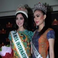 Perjuangan yang tidak mudah untuk memenangkan kontes Puteri Indonesia, Kezia Waraouw adalah wanita yang berhasil mengalahkan 40 finalis Puteri Indonesia. Kezia berhasil membuat para dewan juri terpukau dengan kecantikannya. ( Deki Prayoga/Bintang.com)