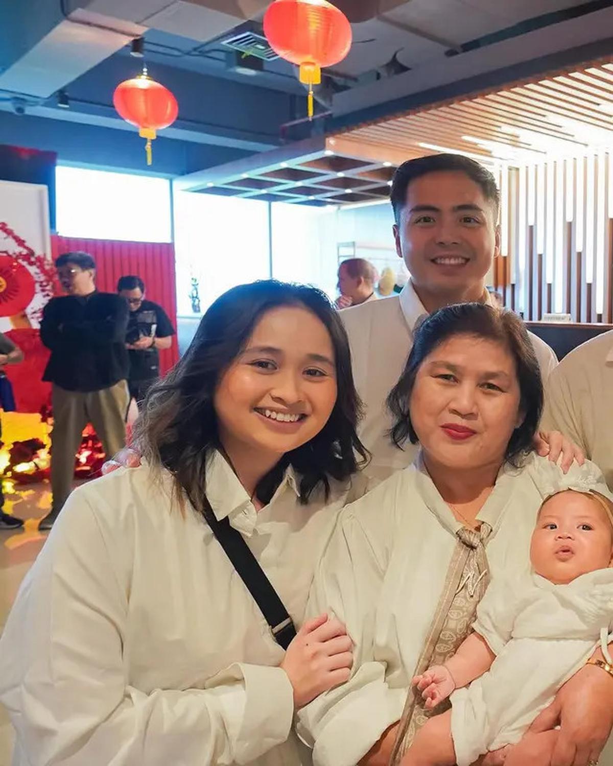 7 Potret Gritte Agatha Gelar Penyerahan Anak ke Gereja, Arief Hidayat Ikut Belajar