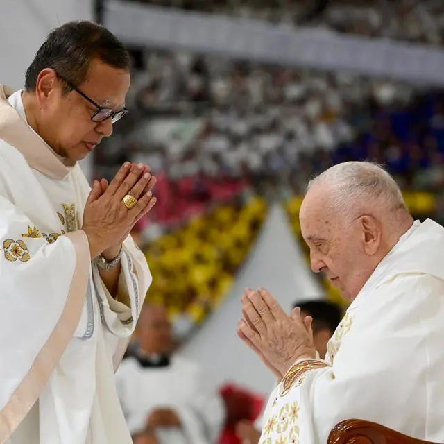 Paus Fransiskus Kenakan Jubah dengan Salib Nusantara Saat Misa Akbar, Jadi Sentuhan Etnik dalam Busana Liturgi