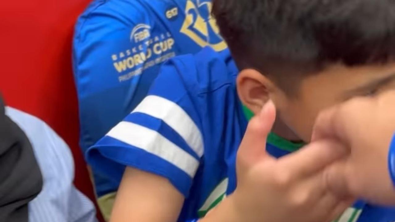 Baim Wong bertemu dengan Rafathar, anak sulung Raffi Ahmad. Rafathar pun tampak mencium tangan Baim Wong.