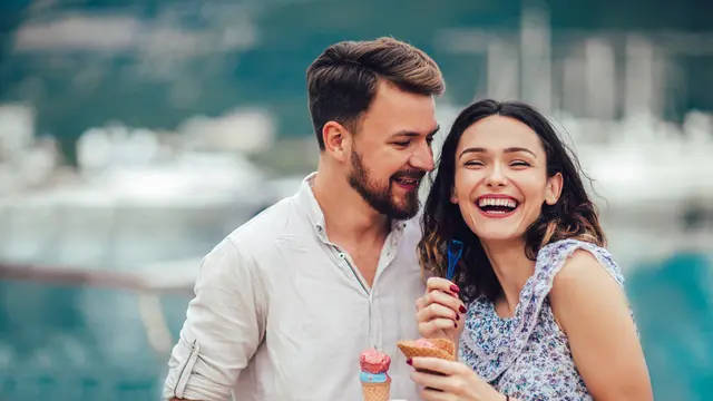 pasangan cinta bahagia
