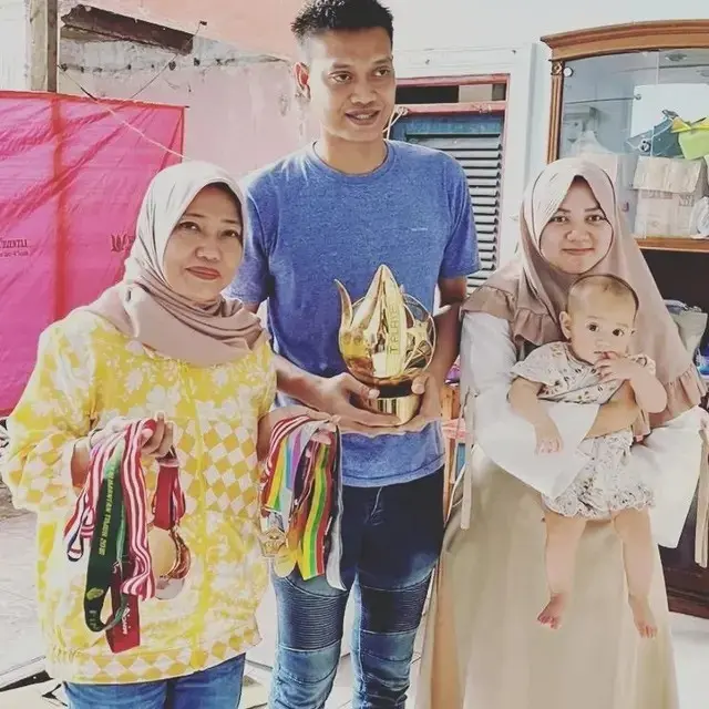 Viral Usai Bongkar Perilaku Kurnia Meiga, Sosok Azhiera Adzka Jadi Sorotan